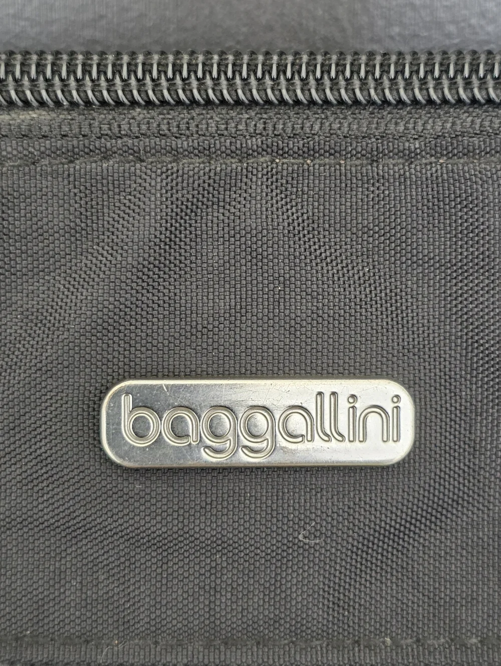 Baggallini Women's Pocket Slim Crossbody Messenger Bag Black
